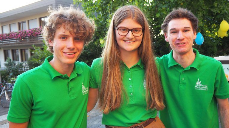 Ministranten halfen beim Fest mit: Jakob, Teresa, Simon.