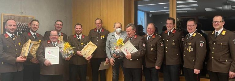 Ehrungen langjähriger Kameraden standen im Mittelpunkt der Jahreshauptversammlung. STP/2